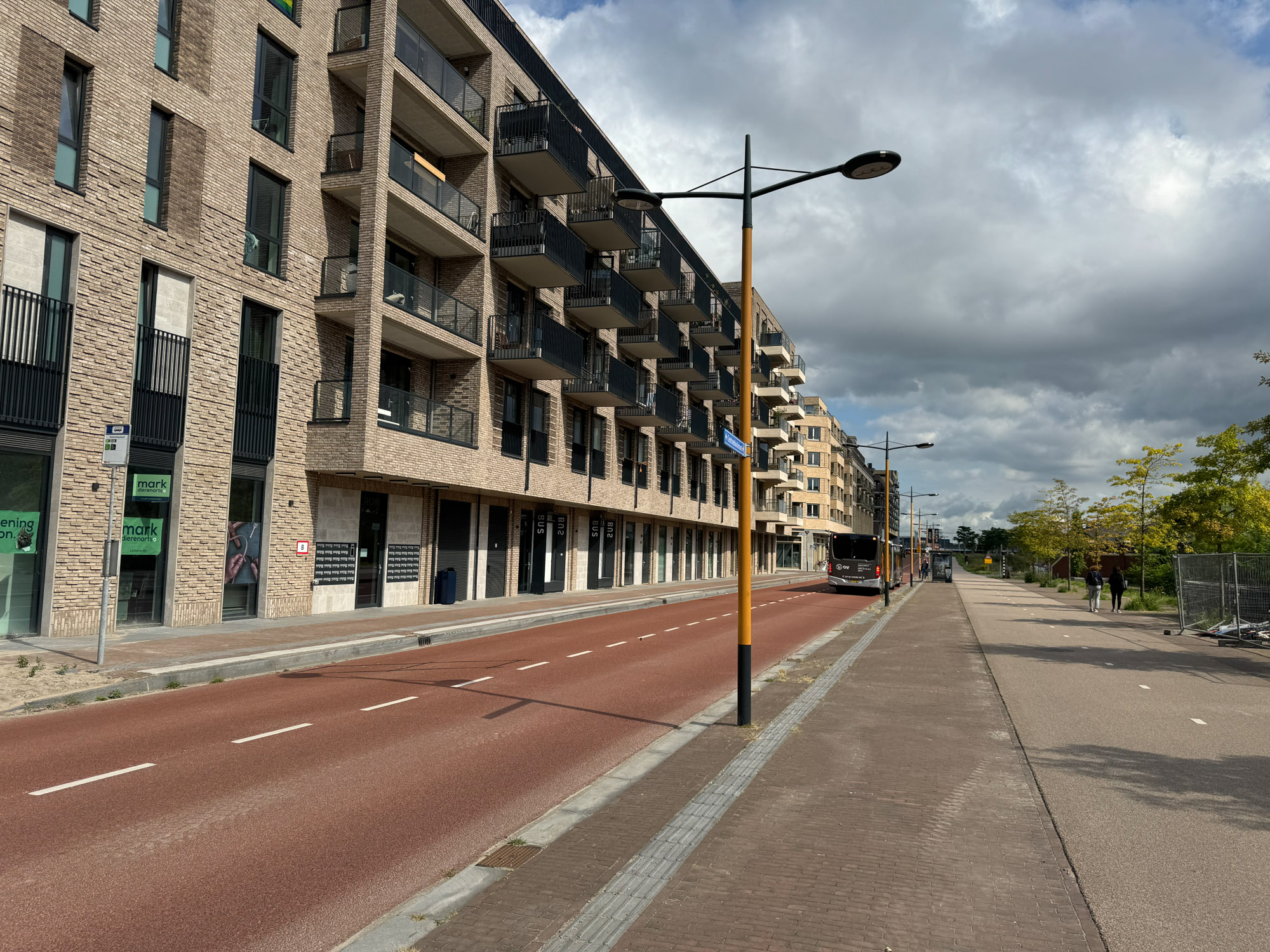 Betonnen of rubberen tactiele tegels kiezen voor je project