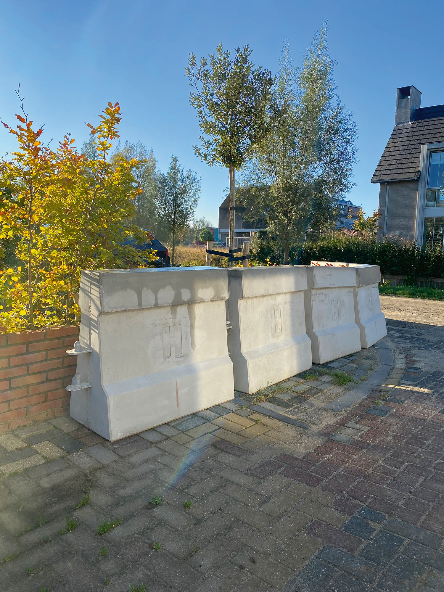 Verkeersgeleiden met betonblokken en zo kies je de juiste oplossing